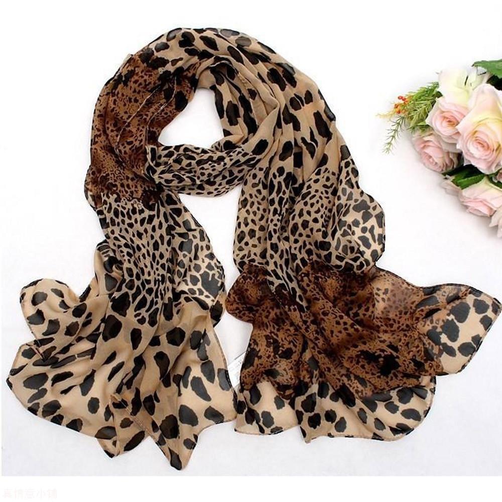 <img src="foulard-leopard-soie.jpg" alt="Foulard léopard en soie synthétique douce par Gena Campbell, léger et mystérieux">