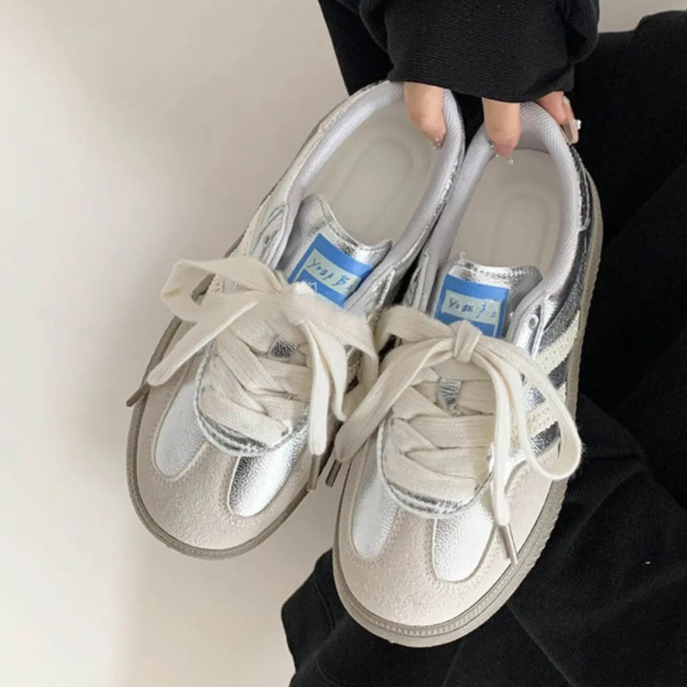 Contrast Round Toe Flat Sneakers.