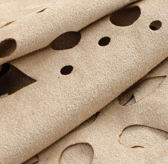 Elegant scarf and shawl for formal occasions, featuring luxurious fabric and refined design elements.