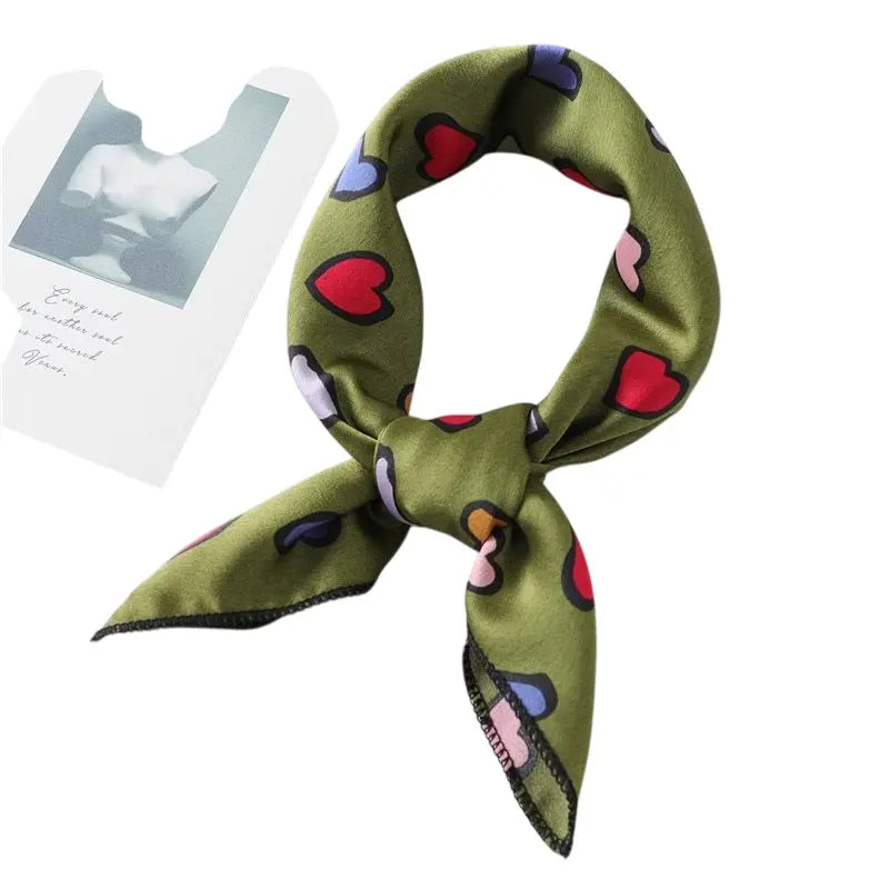 Lauriston – Foulard en soie à imprimé cœur & élégance romantique - Gena Campbell