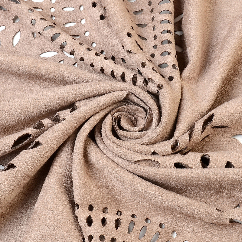 Elegant scarf and shawl for formal occasions, featuring luxurious fabric and refined design elements.