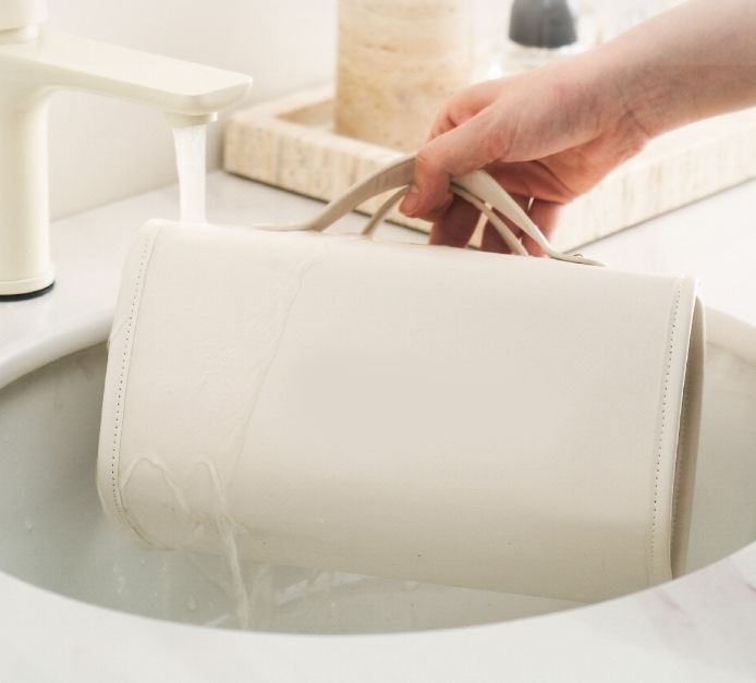 Folding makeup bag large capacity.