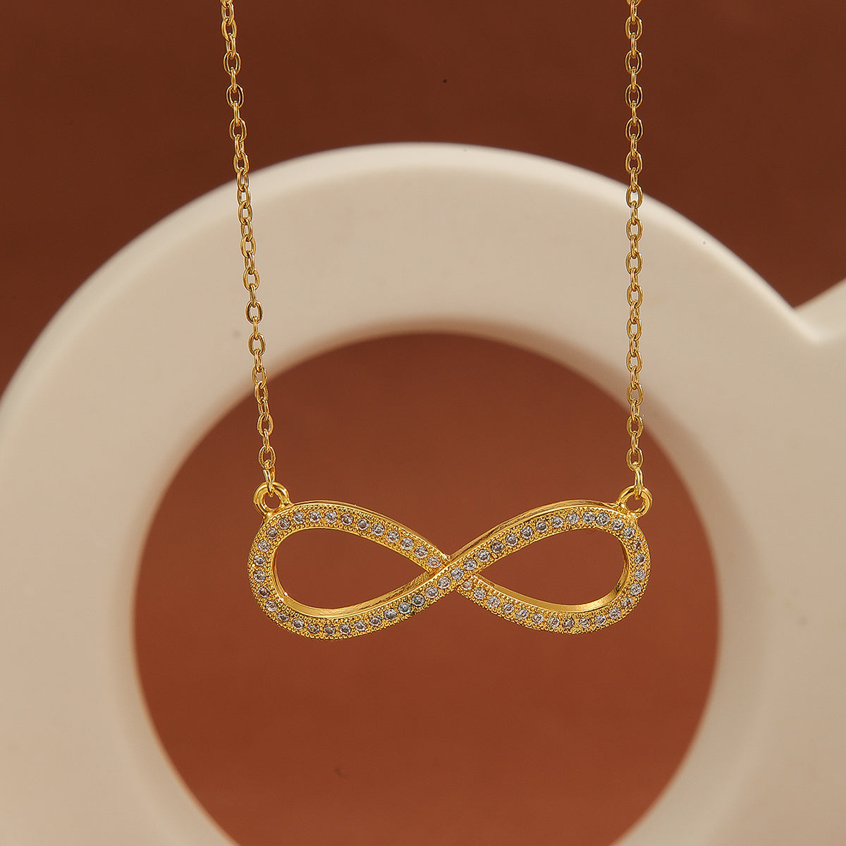 Bel-Air – Symbole d’éclat & ligne infinie - Gena Campbell