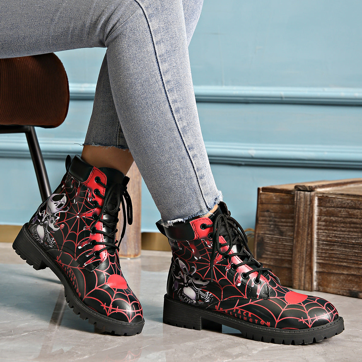 Printed short boots for women, round toe, thick heel, lace up, European and American Martin boots.