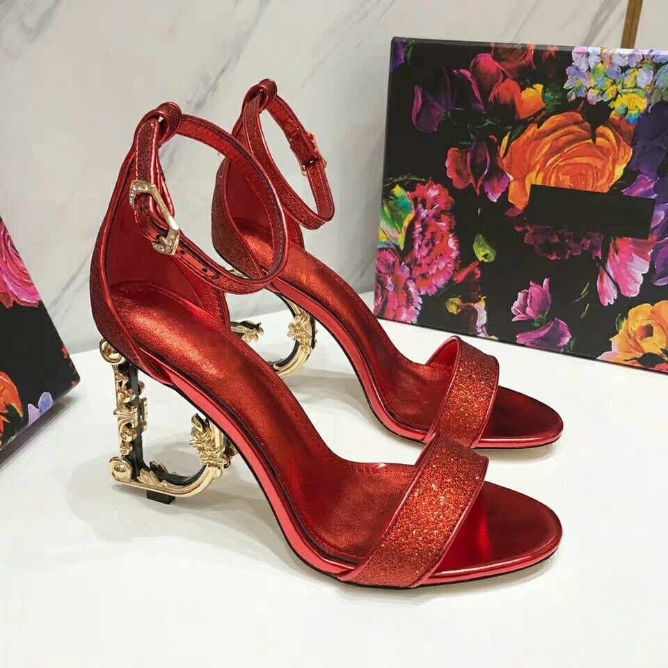 Escarpins dorés femme – Talon aiguille , bout arrondi et finition brillante lettre personnalisable au talon-rouge