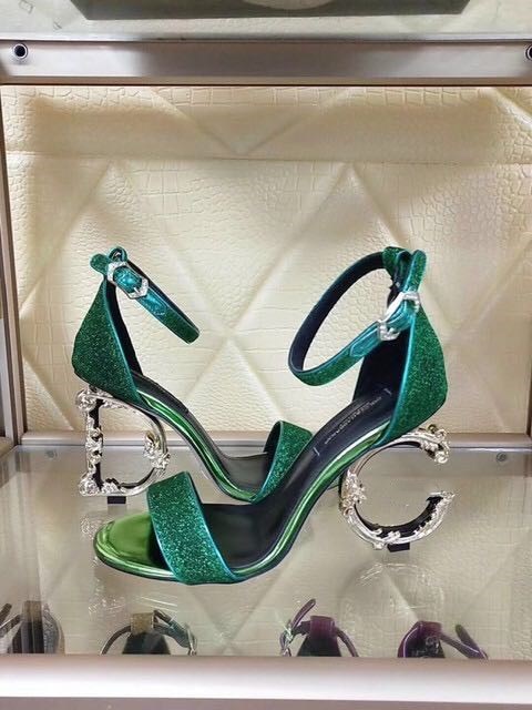 Escarpins dorés femme – Talon aiguille , bout arrondi et finition brillante lettre personnalisable au talon-vert