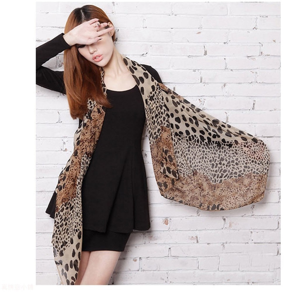 <img src="https://genacampbell.fr/images/foulard-leopard-soie.jpg" alt="Foulard léopard carré en soie synthétique douce · Création Gena Campbell · Sensuel, léger, à nouer autour du cou ou au poignet">
