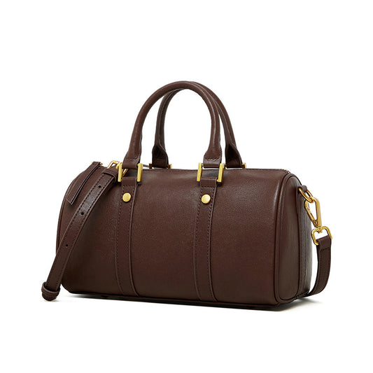 <img src="https://genacampbell.fr/images/Le_Europe_Sac_r_tro_en_cuir.jpg" alt="Le Europe · Sac rétro en cuir véritable · Création Gena Campbell · Style structuré et vintage · Format polochon à bandoulière · Coloris noir, vert ou marron">
