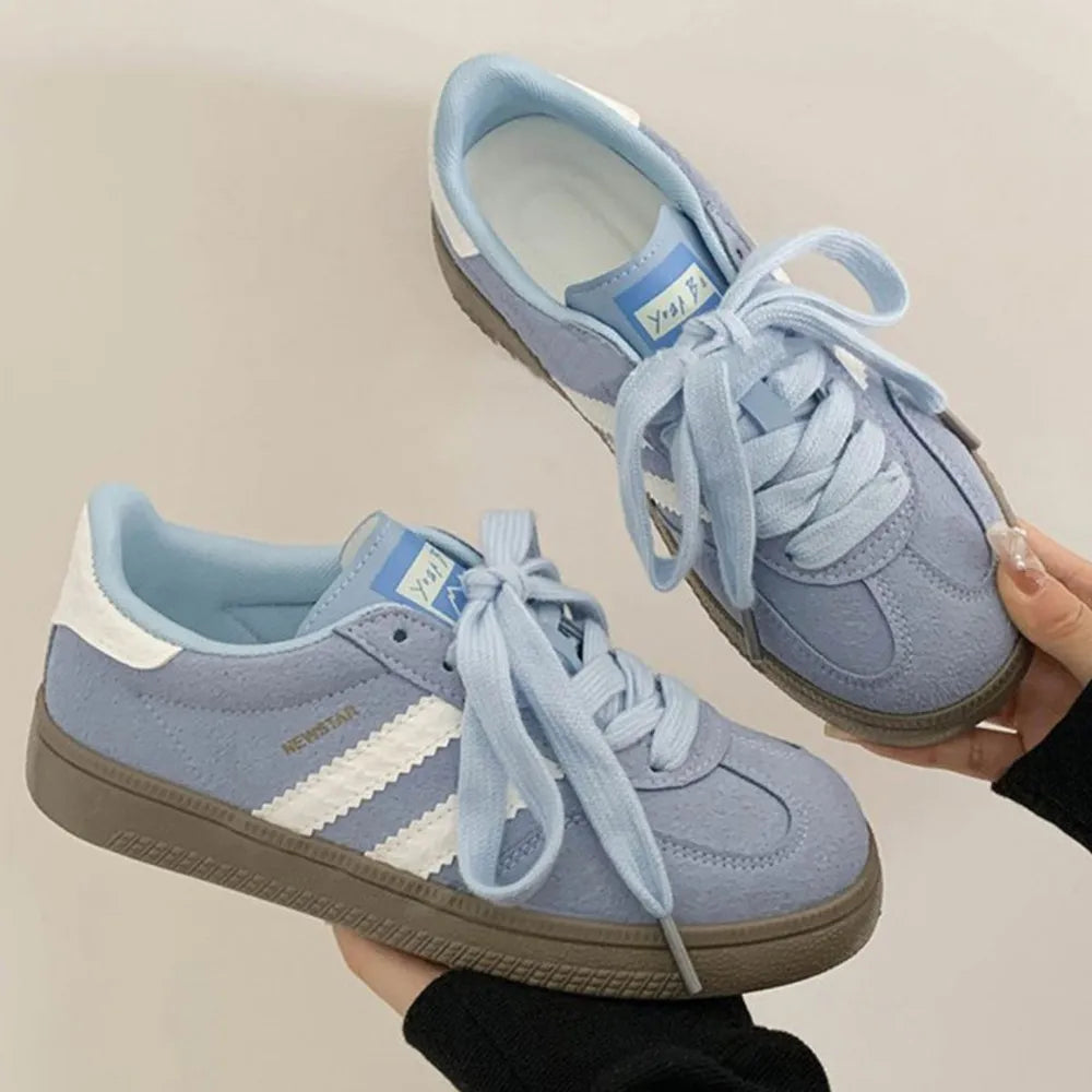 Contrast Round Toe Flat Sneakers.