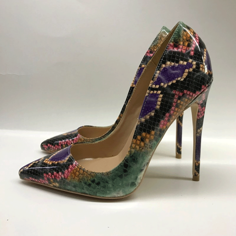 Escarpin Rome motif snakeskin vu de profil – talon 12 cm, bout pointu et silhouette sculptée
