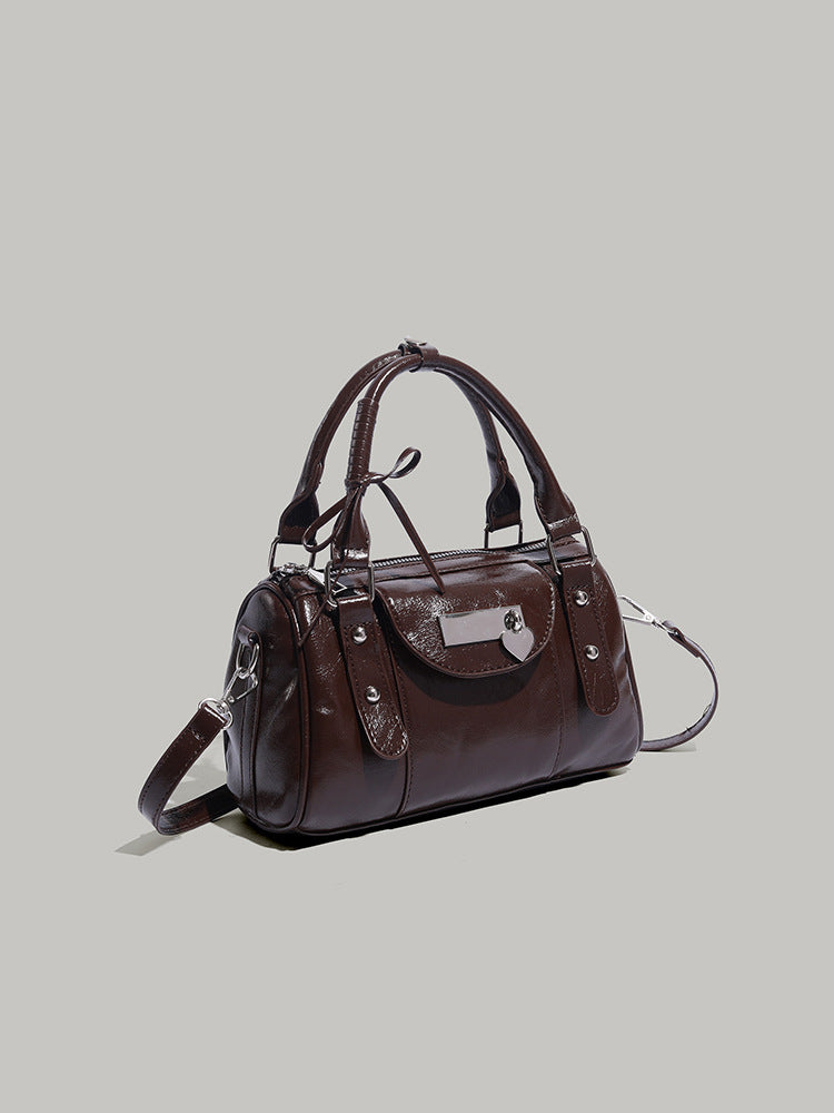 Sac à main féminin unique – Design cœur romantique avec nœud élégant, parfait pour un style tendance.