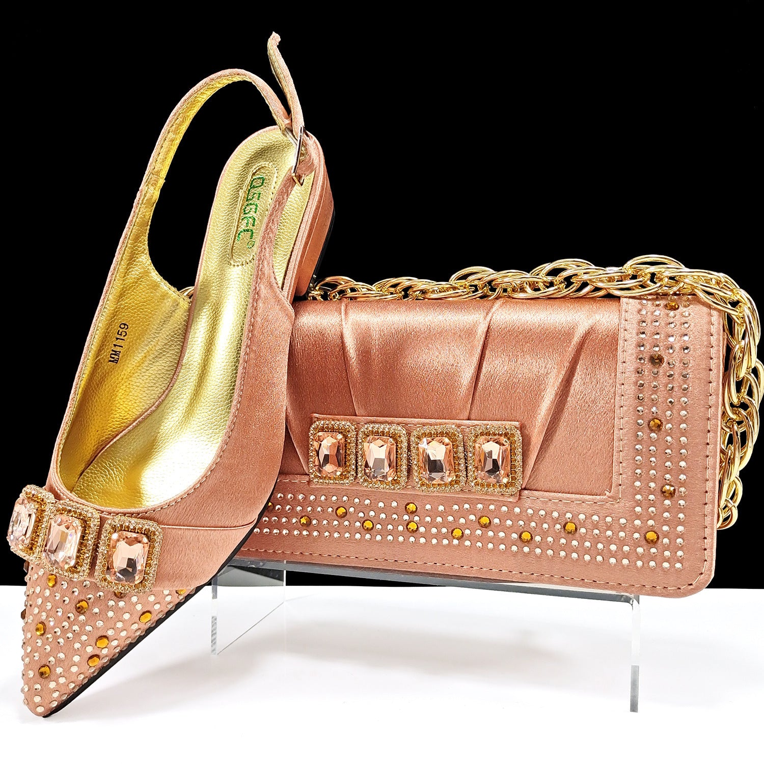 Saint-Placide – Ligne allongée, éclat discret - Gena Campbell