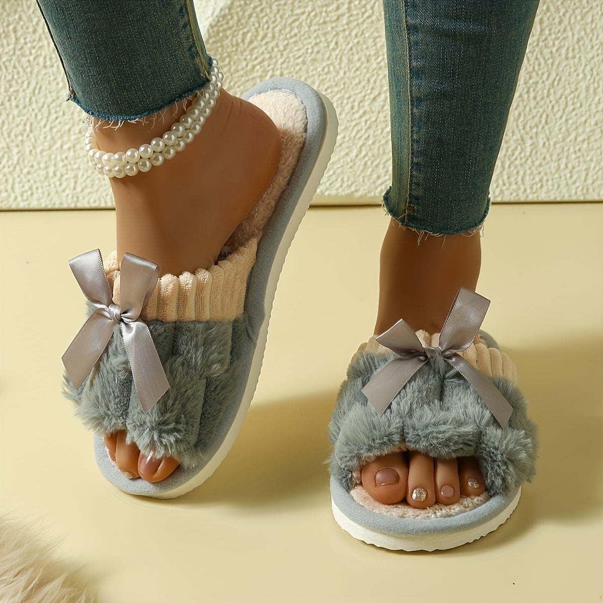 Mademoiselle – Chaussons peluche à nœud & douceur visible - Gena Campbell