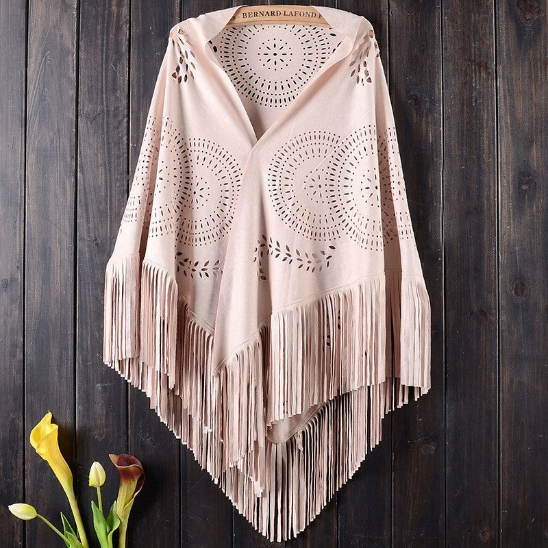 Elegant scarf and shawl for formal occasions, featuring luxurious fabric and refined design elements.