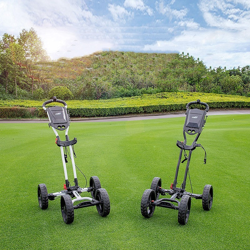 <img src="golf-cart-black.jpg" alt="Chariot de golf à quatre roues en alliage d’aluminium, pliable avec porte-parapluie, couleur noir et blanc">
<img src="golf-cart-folded.jpg" alt="Chariot de golf pliable, compact 62x40x40cm, facile à ranger et transporter">
<img src="golf-cart-expanded.jpg" alt="Chariot de golf déployé, dimensions 117x84x61cm, idéal pour le parcours">
<img src="golf-cart-brake.jpg" alt="Chariot de golf avec frein manuel, roues avant réglables pour une meilleure maniabilité">
<img src="gol